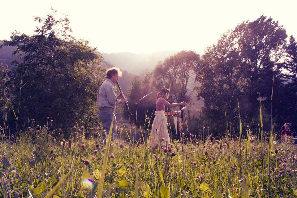 Lettura de Il Barone Rampante in un prato al tramonto, con Andrea Massimo Grassi al clarinetto — Parco Alto Garda, 2014